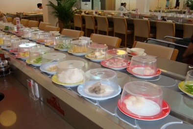 Lẩu băng chuyền Kichi Kichi dùng thực phẩm hết 'đát'